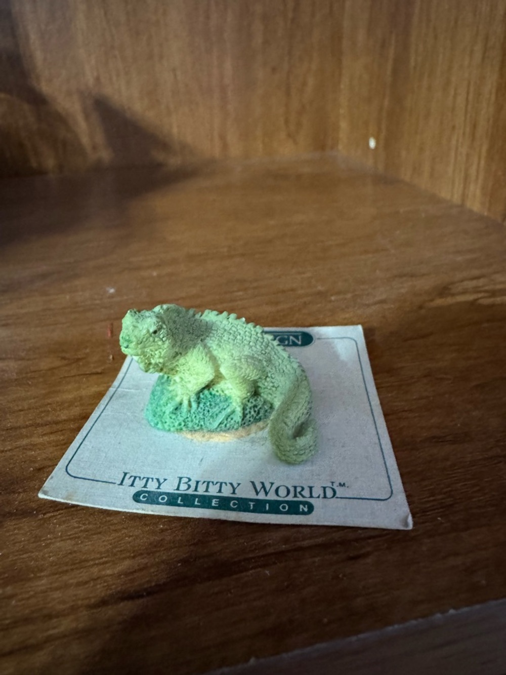 Itty Bitty World Green Iguana Miniature Figurine